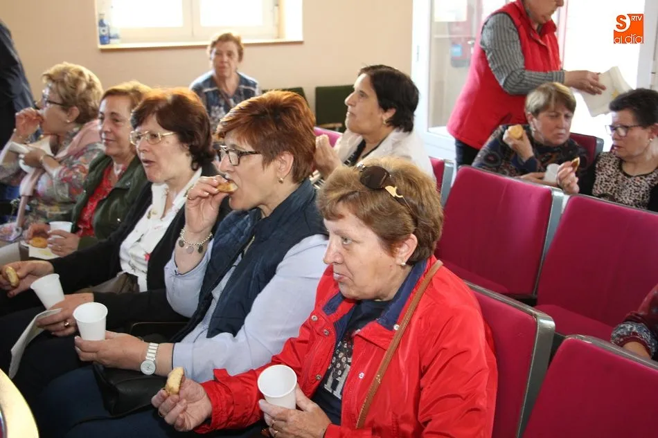 Foto 4 - La Asociaci&oacute;n de Mujeres 'Villa de Lumbrales' dedica el D&iacute;a del Libro a Miguel Hern&aacute;ndez  