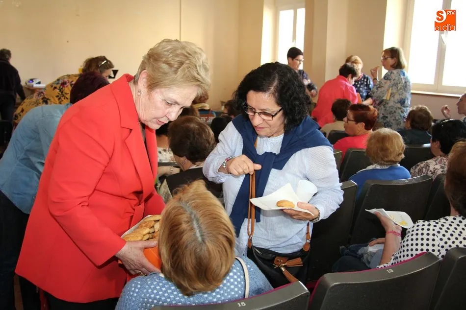 Foto 3 - La Asociaci&oacute;n de Mujeres 'Villa de Lumbrales' dedica el D&iacute;a del Libro a Miguel Hern&aacute;ndez  
