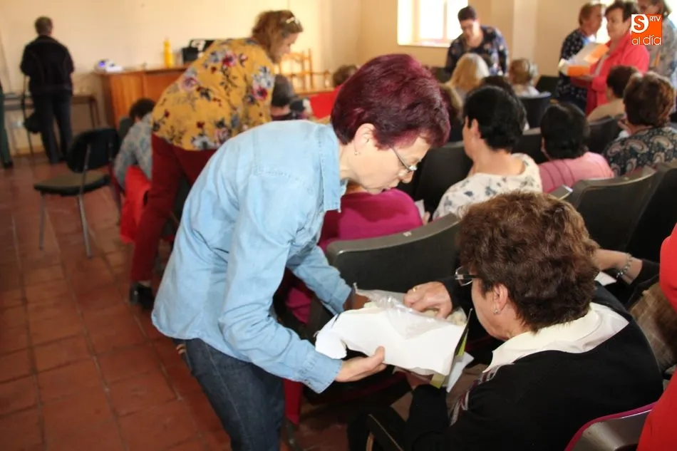 Foto 2 - La Asociaci&oacute;n de Mujeres 'Villa de Lumbrales' dedica el D&iacute;a del Libro a Miguel Hern&aacute;ndez  