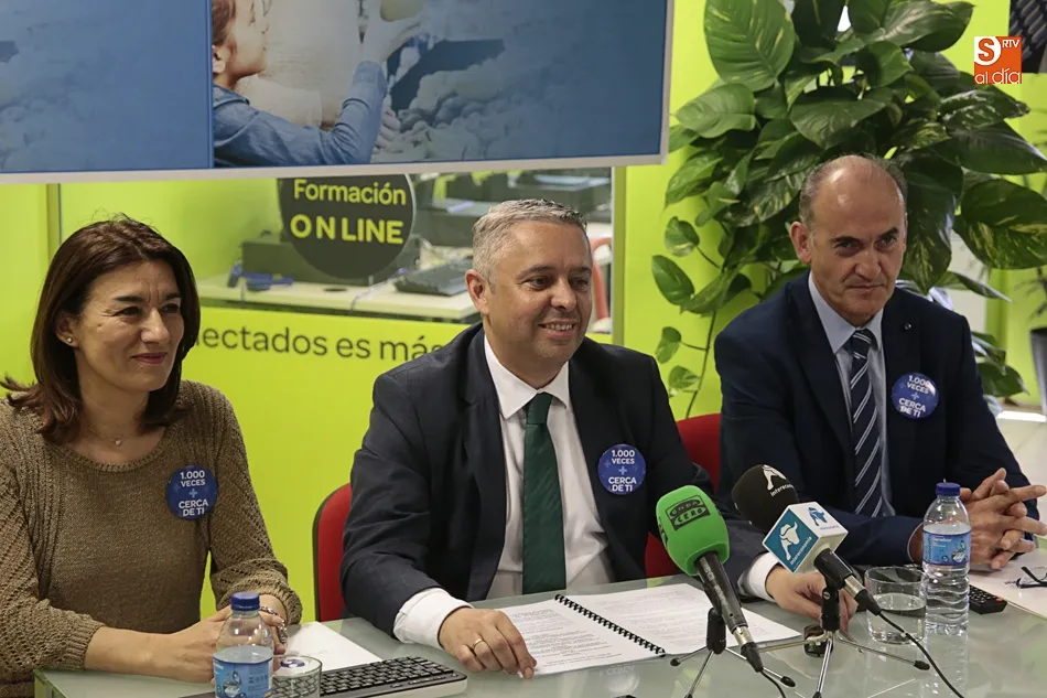 Manuel Álvarez, director de Carrefour Salamanca (centro) ha presentado hoy la campaña. Foto: Alejandro López