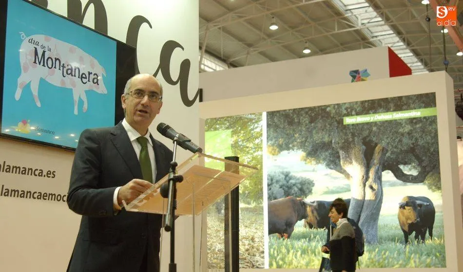 Javier Iglesias, presidente de la Diputación, en la presentación de la oferta cultural Salamanca emociona. Foto: Adrián Martín