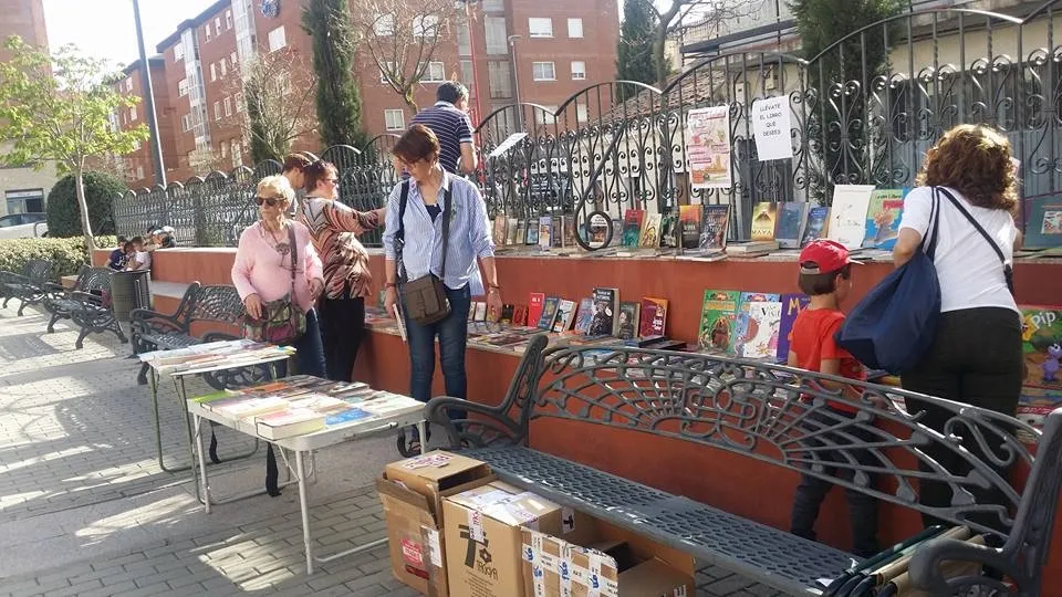 Foto 6 - Exitosa jornada de liberaci&oacute;n de libros para fomentar la lectura entre los vecinos  