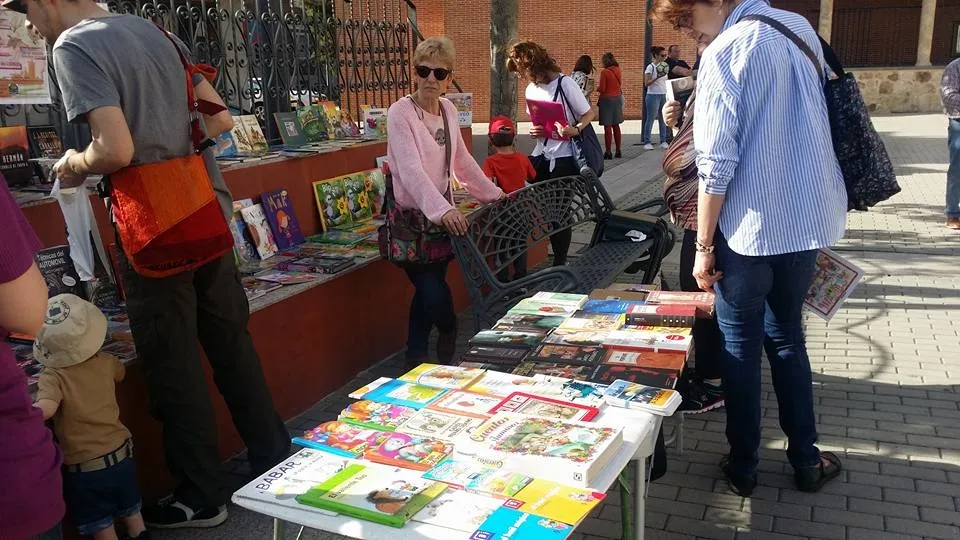 Foto 5 - Exitosa jornada de liberaci&oacute;n de libros para fomentar la lectura entre los vecinos  