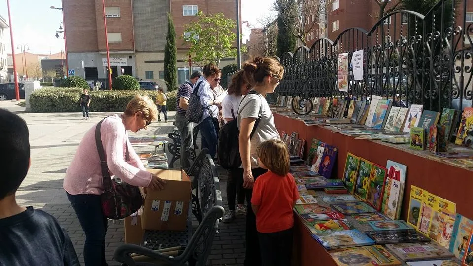 Foto 4 - Exitosa jornada de liberaci&oacute;n de libros para fomentar la lectura entre los vecinos  