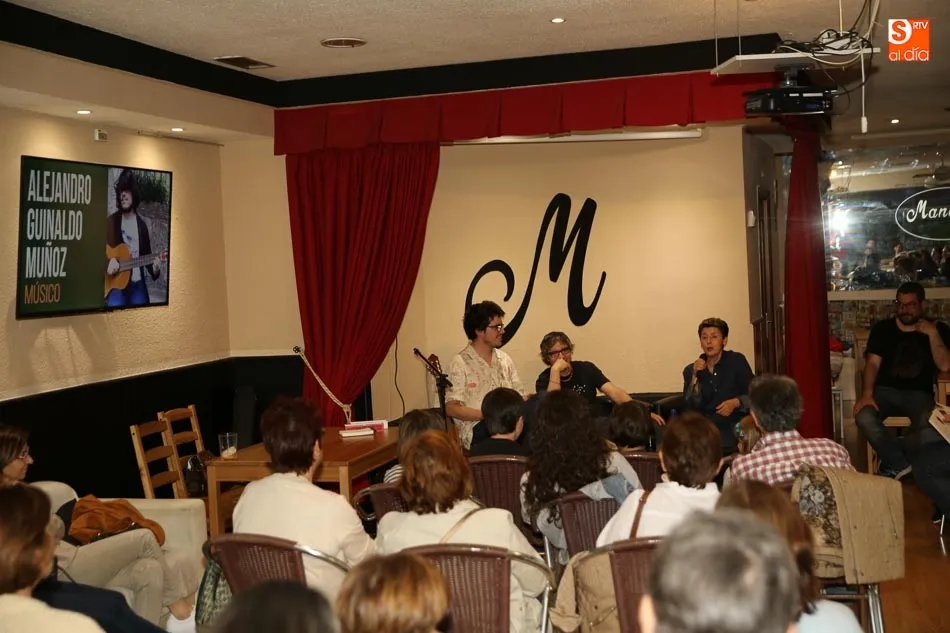 Foto 7 - Charo Ruano, Juanvi S&aacute;nchez y Alejandro Guinaldo, poes&iacute;a a tres manos