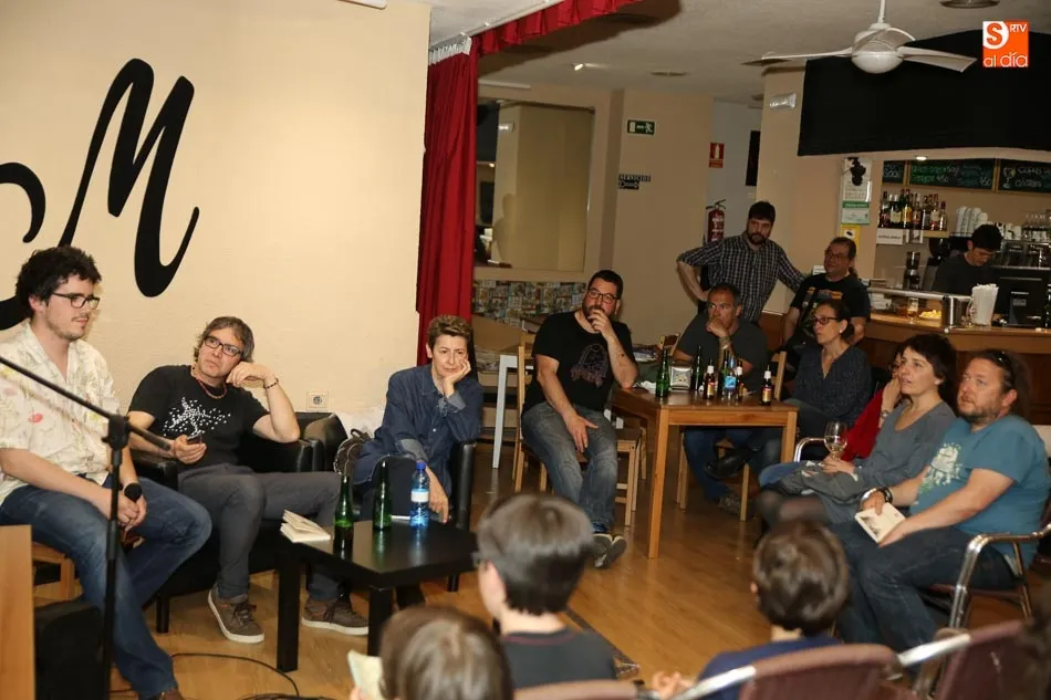 Foto 4 - Charo Ruano, Juanvi S&aacute;nchez y Alejandro Guinaldo, poes&iacute;a a tres manos