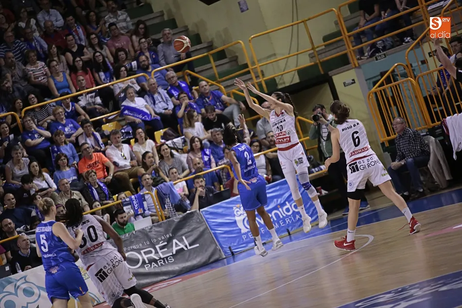 Foto 9 - Perfumer&iacute;as Avenida toma ventaja ante Girona con un final de pel&iacute;cula (71-70)