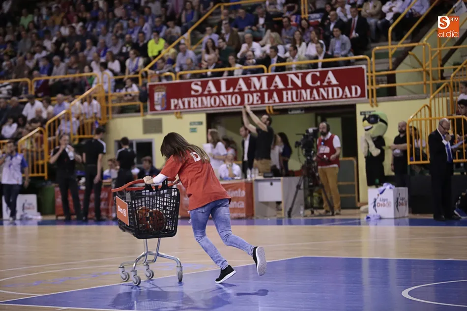 Foto 8 - Perfumer&iacute;as Avenida toma ventaja ante Girona con un final de pel&iacute;cula (71-70)