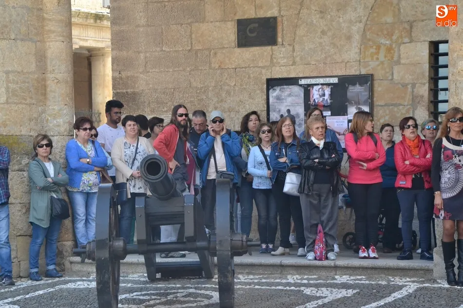 Foto 9 - Un centenar de personas clama en Mir&oacute;briga contra la sentencia a La Manada  