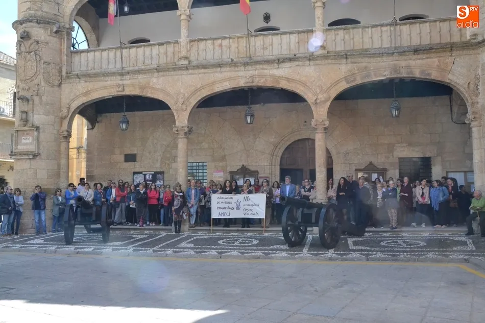 Un centenar de personas clama en Miróbriga contra la sentencia a La Manada  