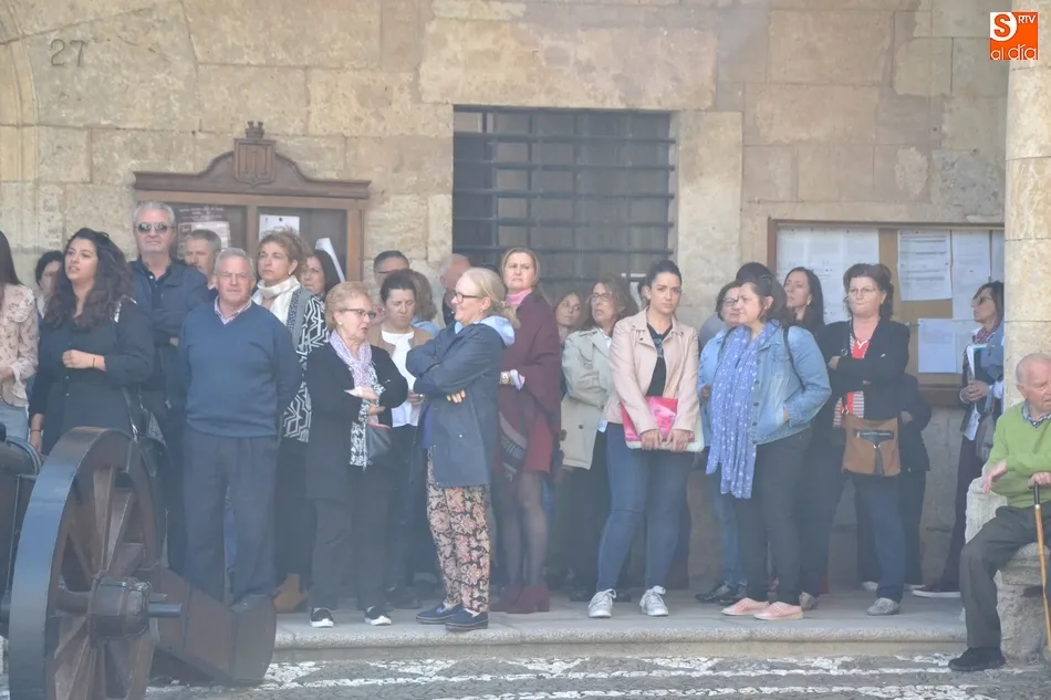 Foto 7 - Un centenar de personas clama en Mir&oacute;briga contra la sentencia a La Manada  