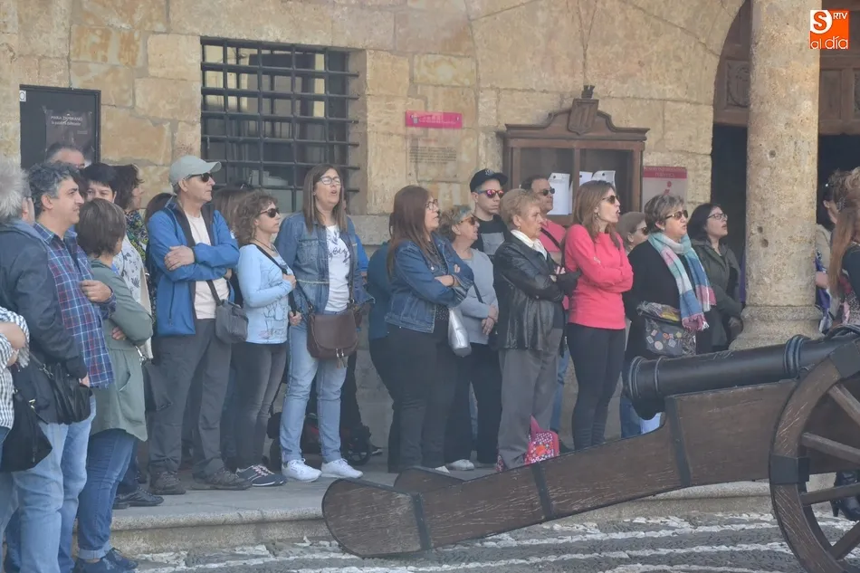 Foto 3 - Un centenar de personas clama en Mir&oacute;briga contra la sentencia a La Manada  