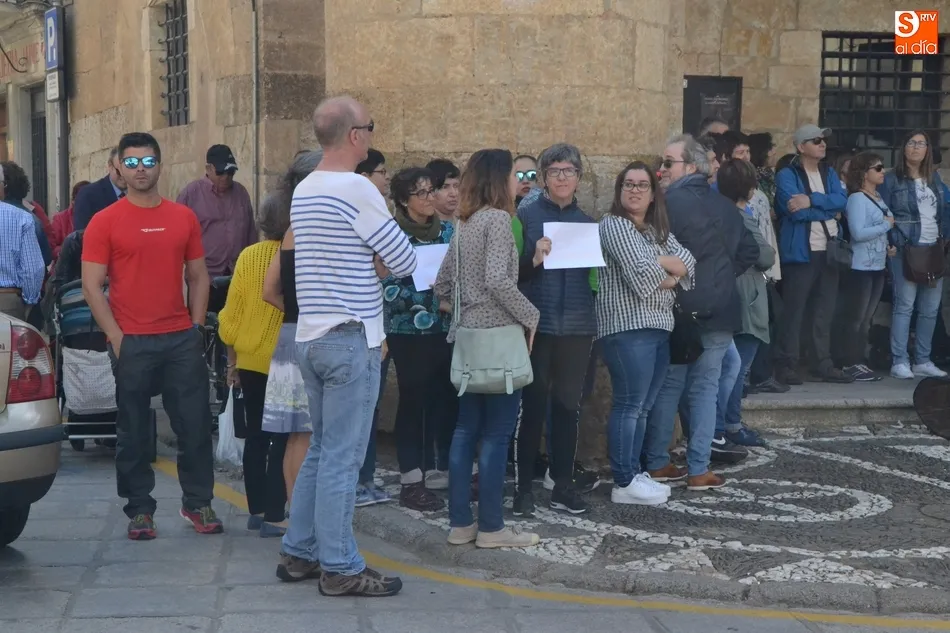Foto 4 - Un centenar de personas clama en Mir&oacute;briga contra la sentencia a La Manada  