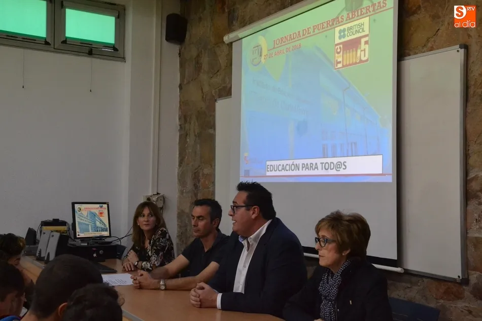 Foto 7 - J&oacute;venes de diversos centros conocen la oferta de Formaci&oacute;n Profesional del IES Tierra  
