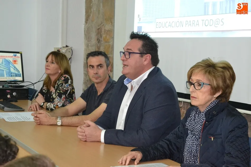 Foto 6 - J&oacute;venes de diversos centros conocen la oferta de Formaci&oacute;n Profesional del IES Tierra  
