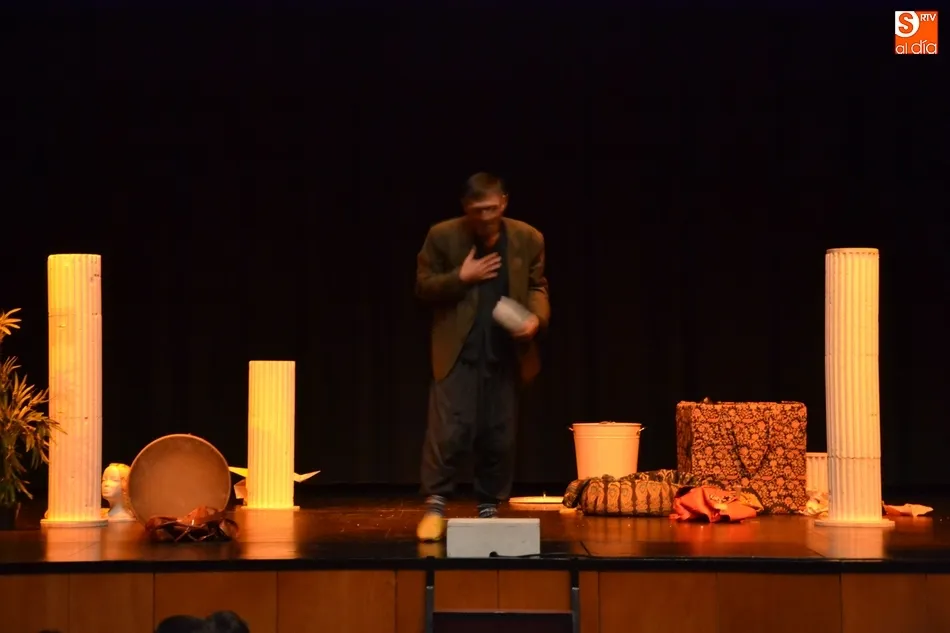 Foto 11 - Los alumnos de 5&ordm; se adentran en la mitolog&iacute;a cl&aacute;sica en la &uacute;ltima cita teatral del curso  