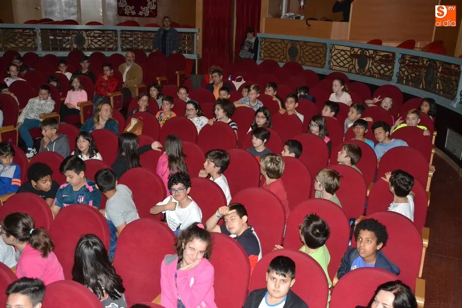 Foto 9 - Los alumnos de 5&ordm; se adentran en la mitolog&iacute;a cl&aacute;sica en la &uacute;ltima cita teatral del curso  