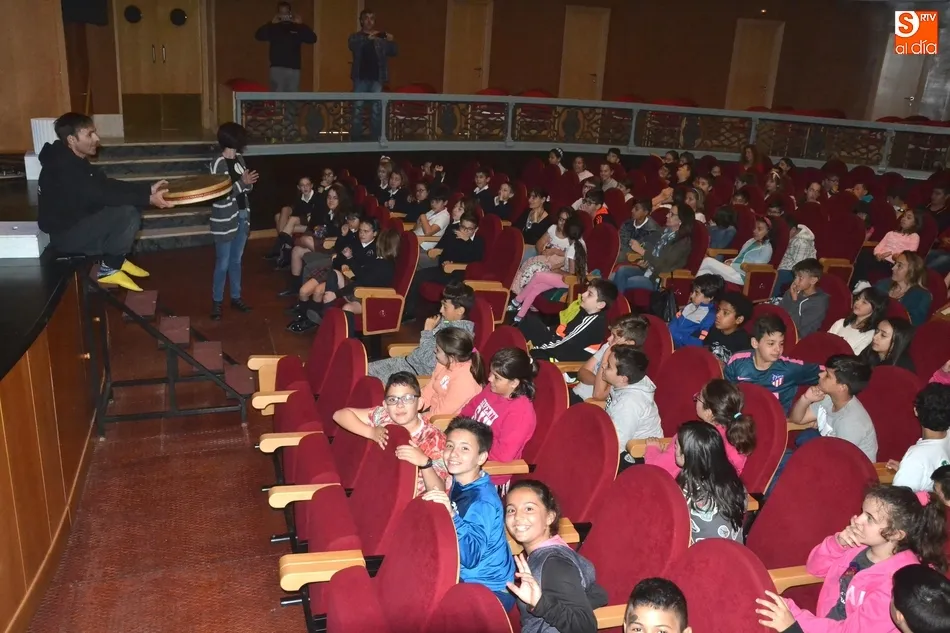 Foto 2 - Los alumnos de 5&ordm; se adentran en la mitolog&iacute;a cl&aacute;sica en la &uacute;ltima cita teatral del curso  