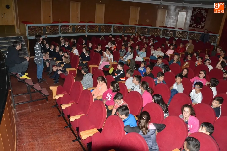Foto 10 - Los alumnos de 5&ordm; se adentran en la mitolog&iacute;a cl&aacute;sica en la &uacute;ltima cita teatral del curso  