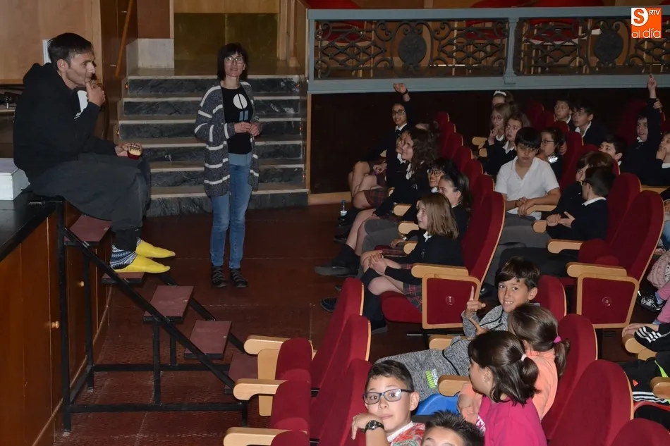 Foto 6 - Los alumnos de 5&ordm; se adentran en la mitolog&iacute;a cl&aacute;sica en la &uacute;ltima cita teatral del curso  