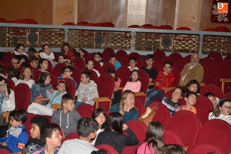 Foto 5 - Los alumnos de 5&ordm; se adentran en la mitolog&iacute;a cl&aacute;sica en la &uacute;ltima cita teatral del curso  