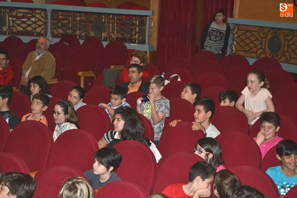 Foto 4 - Los alumnos de 5&ordm; se adentran en la mitolog&iacute;a cl&aacute;sica en la &uacute;ltima cita teatral del curso  