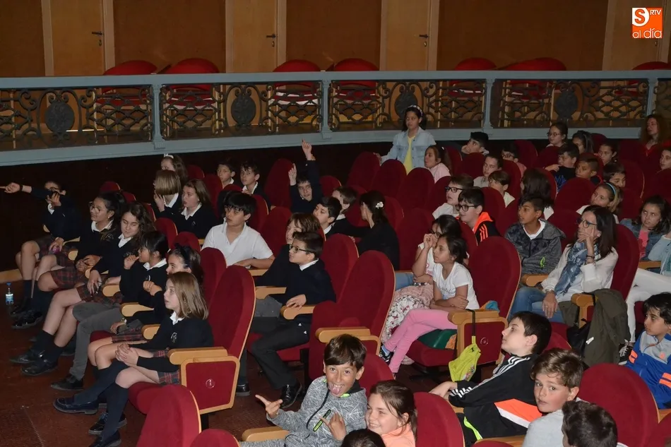 Foto 7 - Los alumnos de 5&ordm; se adentran en la mitolog&iacute;a cl&aacute;sica en la &uacute;ltima cita teatral del curso  