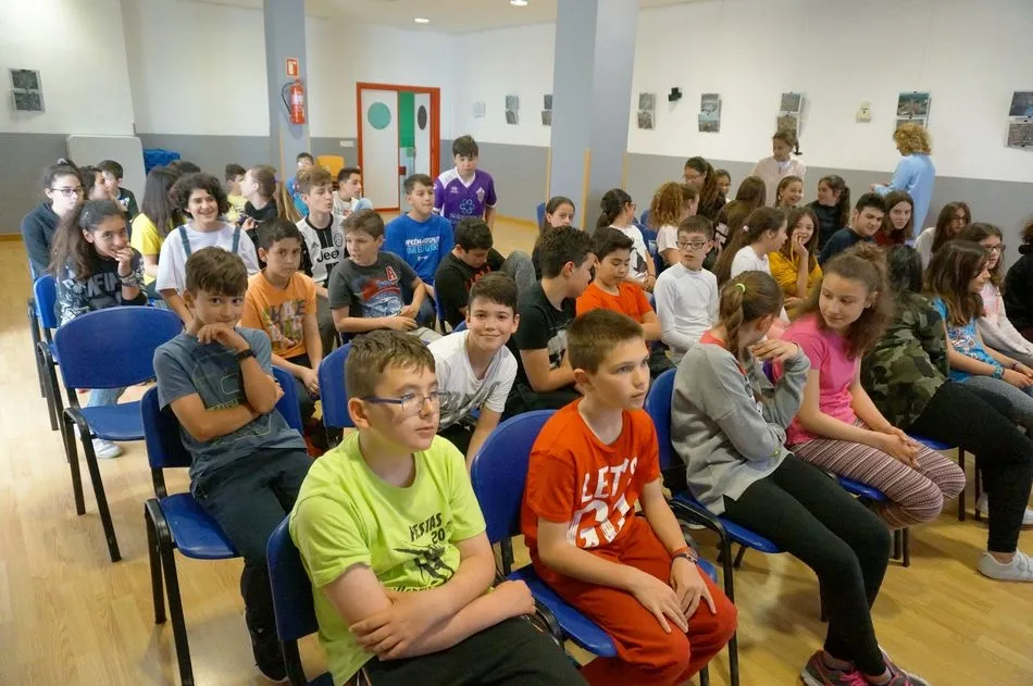 Foto 4 - Alumnos de 6&ordm; de Primaria participan en la actividad &lsquo;La biblioteca se mueve contigo&rsquo;  