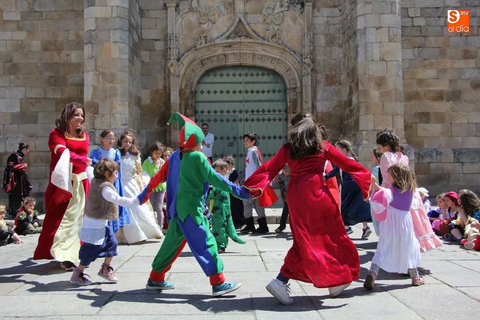 Foto 8 - Cetrer&iacute;a, m&uacute;sica y danzas en el 2&ordm; Mercado Medieval de Freixo  