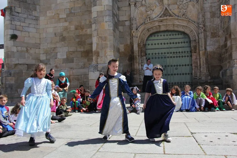 Foto 7 - Cetrer&iacute;a, m&uacute;sica y danzas en el 2&ordm; Mercado Medieval de Freixo  