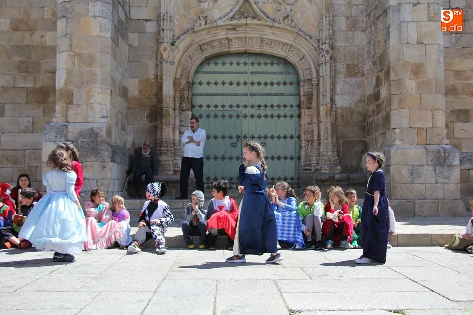 Foto 5 - Cetrer&iacute;a, m&uacute;sica y danzas en el 2&ordm; Mercado Medieval de Freixo  