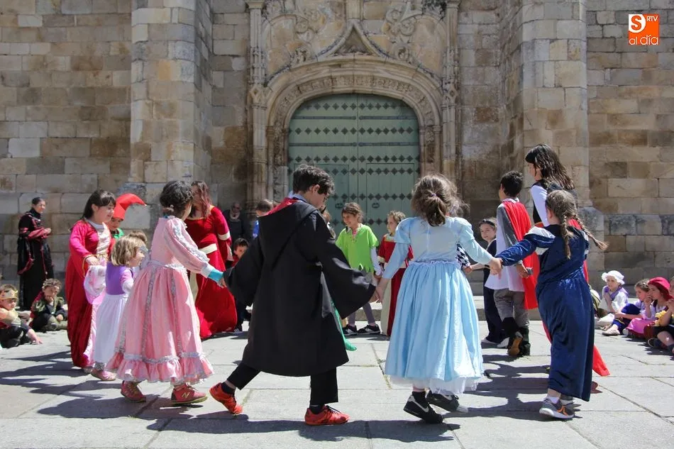 Foto 4 - Cetrer&iacute;a, m&uacute;sica y danzas en el 2&ordm; Mercado Medieval de Freixo  