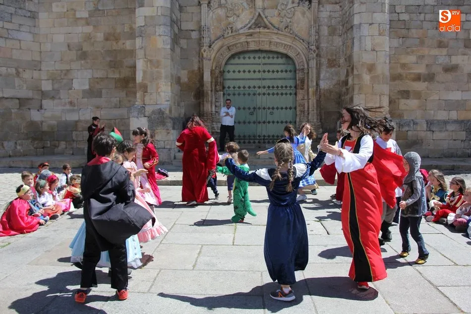 Foto 3 - Cetrer&iacute;a, m&uacute;sica y danzas en el 2&ordm; Mercado Medieval de Freixo  
