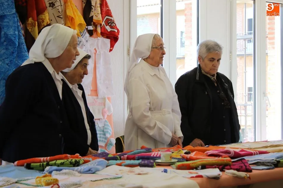 Foto 7 - Las Voluntarias de la Caridad inician la venta de labores solidarias