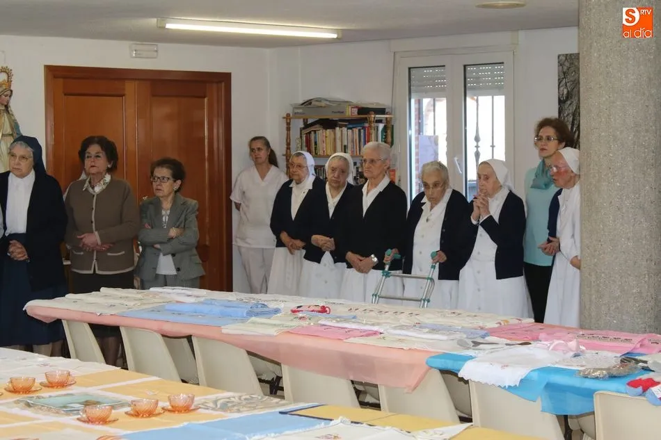 Foto 5 - Las Voluntarias de la Caridad inician la venta de labores solidarias