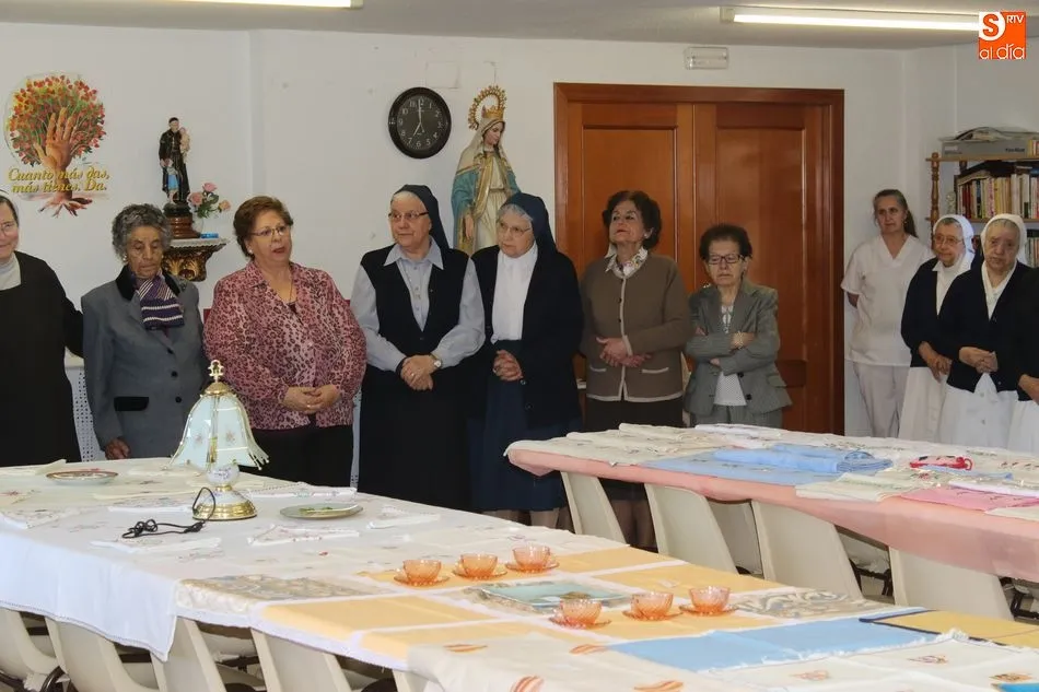 Foto 4 - Las Voluntarias de la Caridad inician la venta de labores solidarias