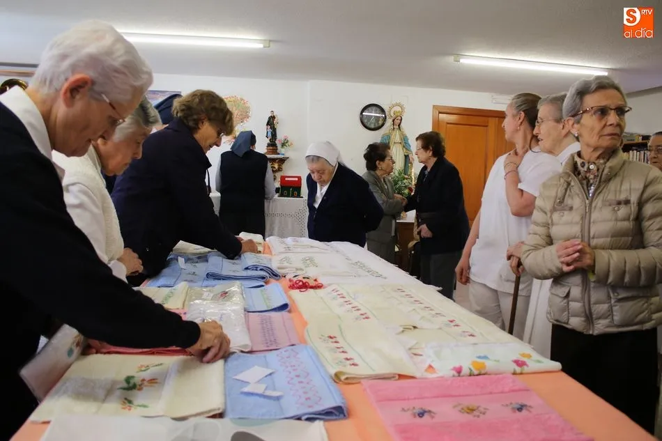 Foto 9 - Las Voluntarias de la Caridad inician la venta de labores solidarias