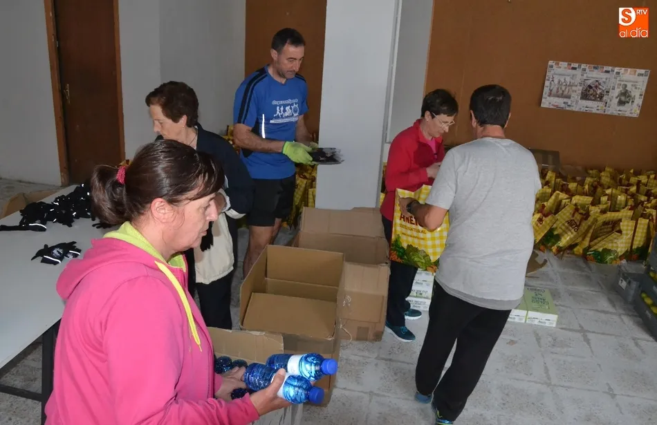 Foto 9 - Los atletas de la Media Marat&oacute;n se llevar&aacute;n de recuerdo unos guantes y unos manguitos  