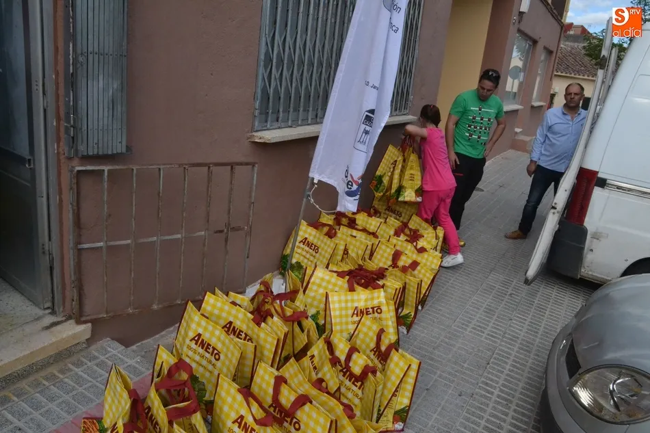 Foto 3 - Los atletas de la Media Marat&oacute;n se llevar&aacute;n de recuerdo unos guantes y unos manguitos  