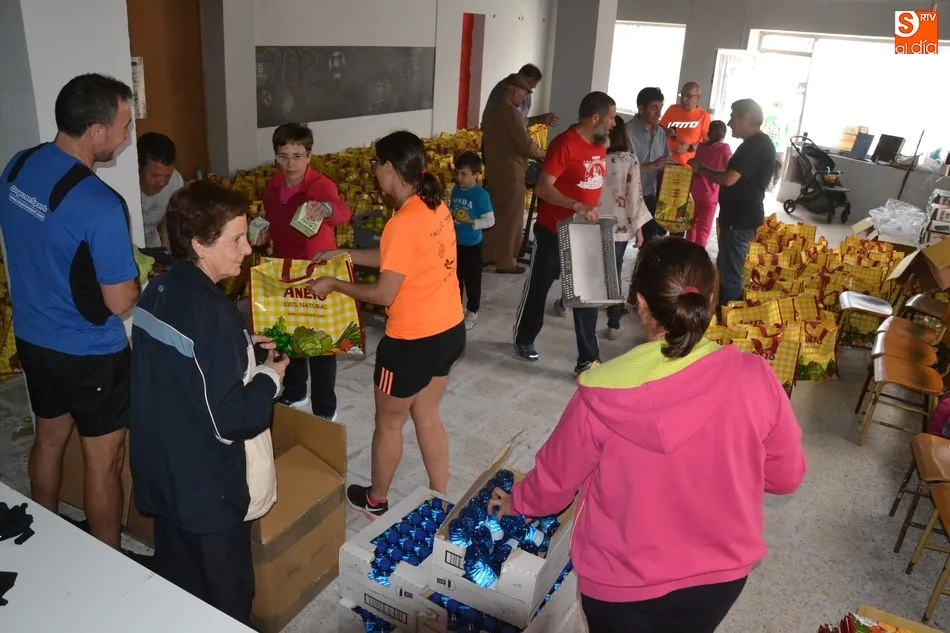 Foto 6 - Los atletas de la Media Marat&oacute;n se llevar&aacute;n de recuerdo unos guantes y unos manguitos  