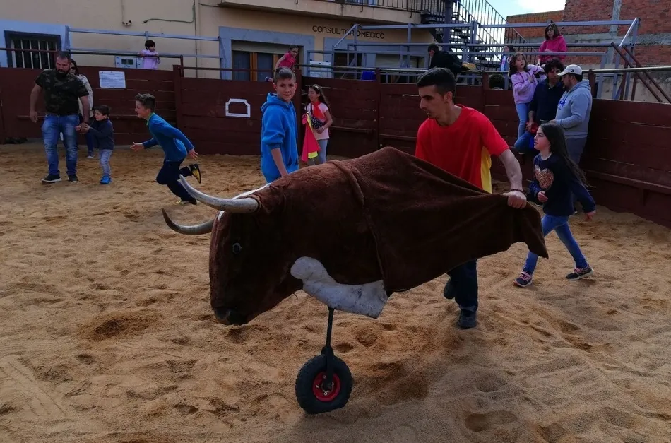 Foto 7 - Los vecinos de Gallegos se re&uacute;nen para degustar carne asada  