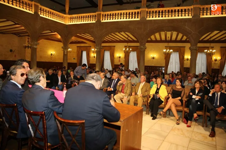 Foto 4 - Salamanca se rinde a la trayectoria del maestro Juan Jos&eacute; en las Bodas de Oro de su alternativa