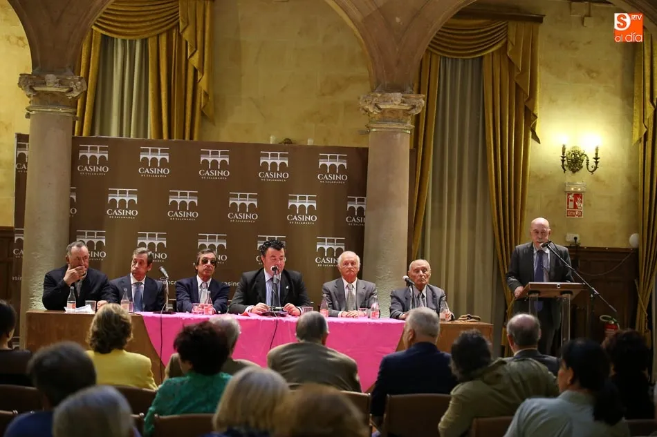 Foto 2 - Salamanca se rinde a la trayectoria del maestro Juan Jos&eacute; en las Bodas de Oro de su alternativa