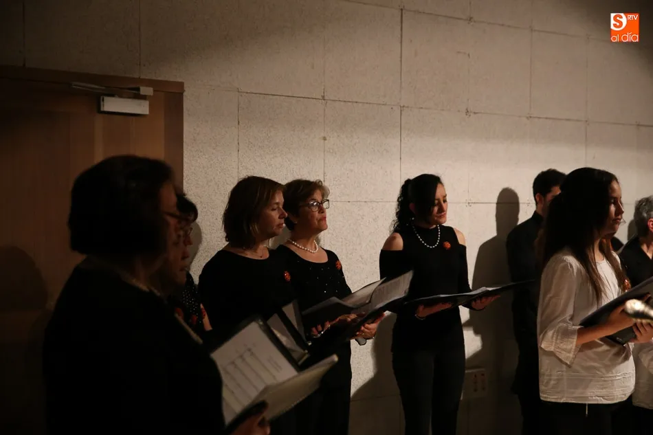 Foto 6 - Los coros Arte M&uacute;sica y Melting Vox de Montpellier se unen en la Casa de las Conchas