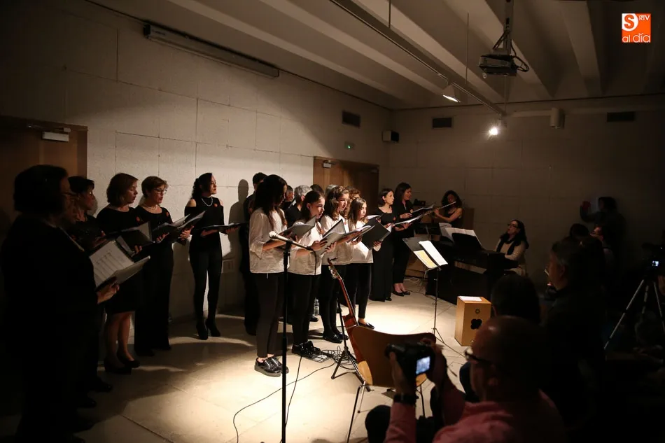 Foto 4 - Los coros Arte M&uacute;sica y Melting Vox de Montpellier se unen en la Casa de las Conchas