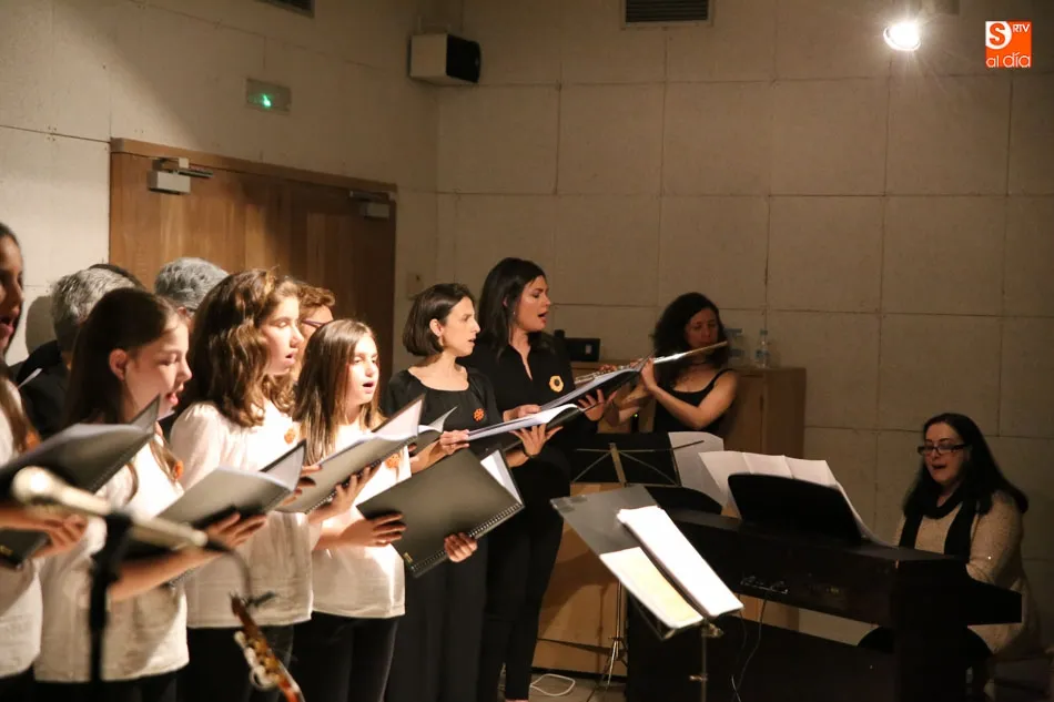 Foto 3 - Los coros Arte M&uacute;sica y Melting Vox de Montpellier se unen en la Casa de las Conchas