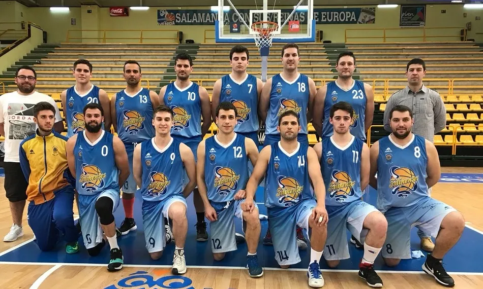 Foto 4 - El Queser&iacute;a La Antigua arranca con una victoria contundente, pero caen los chicos de la Usal