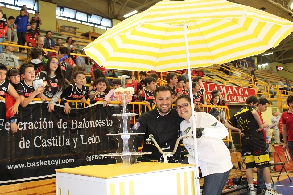 Foto 2 - El Queser&iacute;a La Antigua arranca con una victoria contundente, pero caen los chicos de la Usal