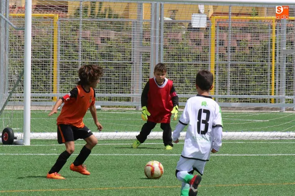 Foto 3 - Resultados, clasificaciones e im&aacute;genes de las categor&iacute;as de f&uacute;tbol provincial    &nbsp;  