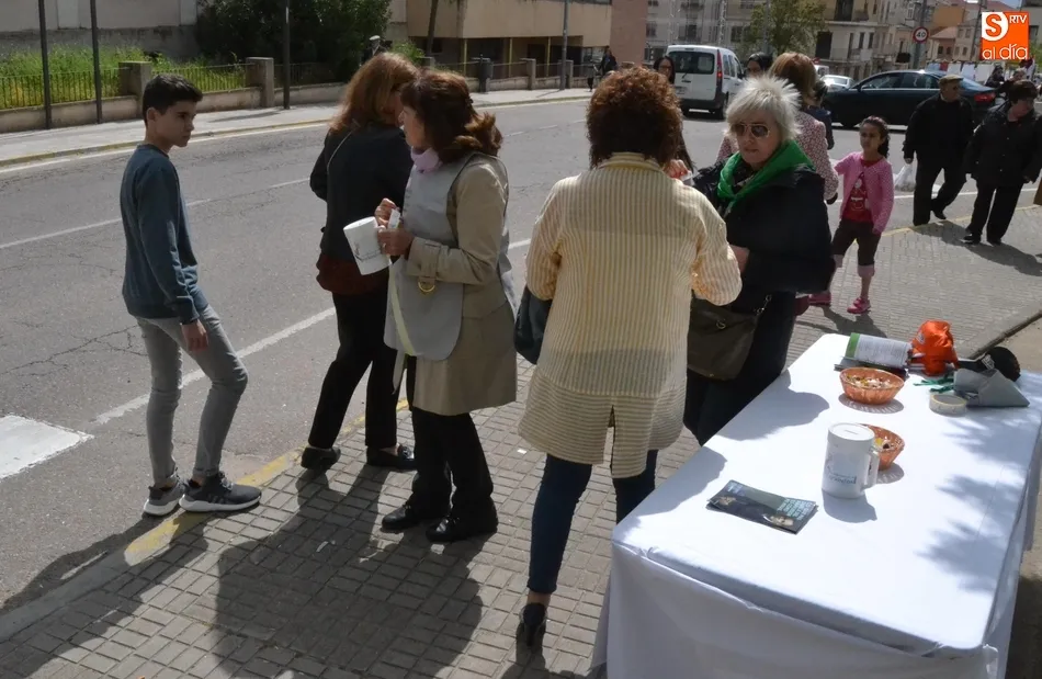 Foto 3 - La Asociaci&oacute;n de Parkinson de Salamanca lleva a cabo una cuestaci&oacute;n  